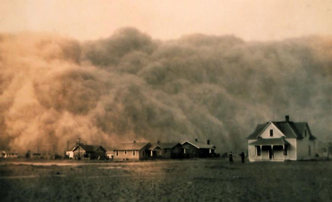 This incredible photo captures an intense dust storm as it approaches Stratford, Texas.
