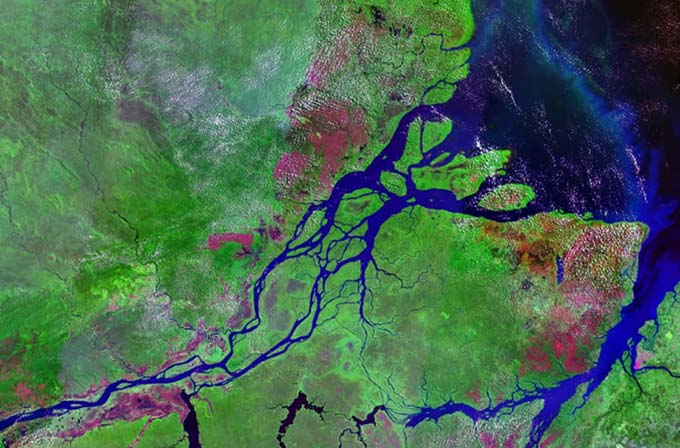 Spanning seven different countries in South America, the Amazon River is one of the longest rivers in the world. It reaches around 6400 kilometres (4000 miles) in length. This is a satellite image showing the mouths of the Amazon River in Brazil.